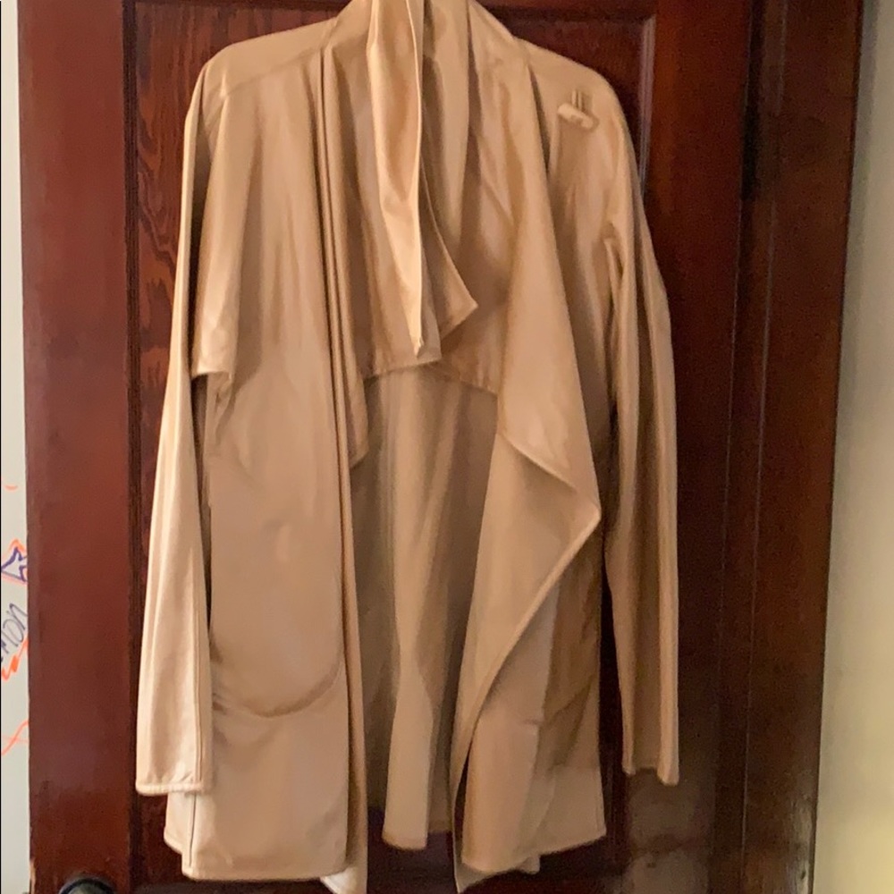 Very chic coat w/ matching belt, pocketbook & hood